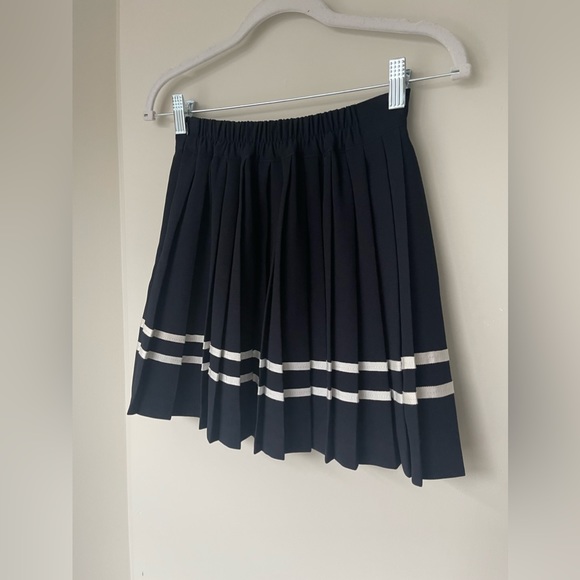 G&P Vancouver - High Waisted Pleated Skirt - Navy + White Ribbon - Size XS-S - Picture 3 of 8